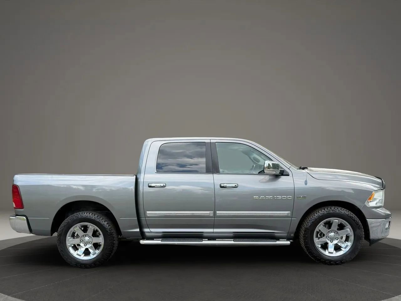 Used 2011 RAM 1500 Laramie AWD/4WD image 9