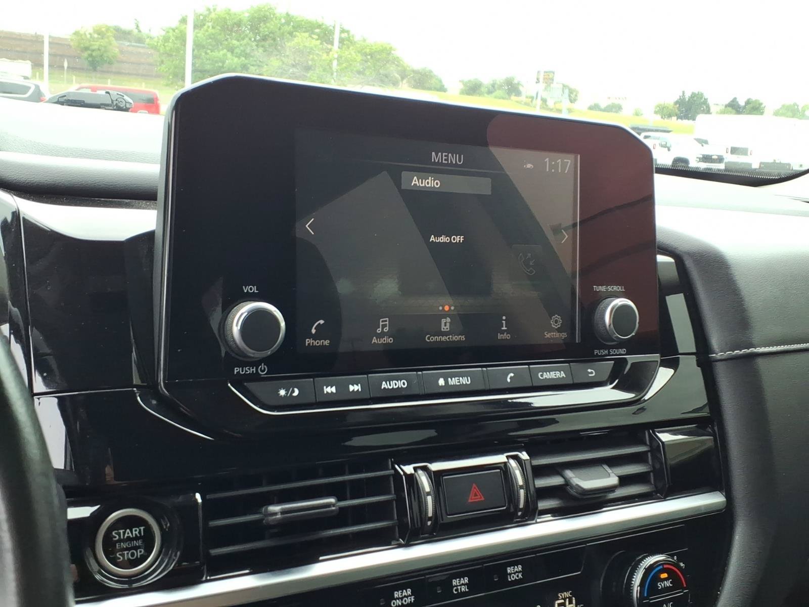 Used 2022 Nissan Pathfinder SV AWD/4WD image 11