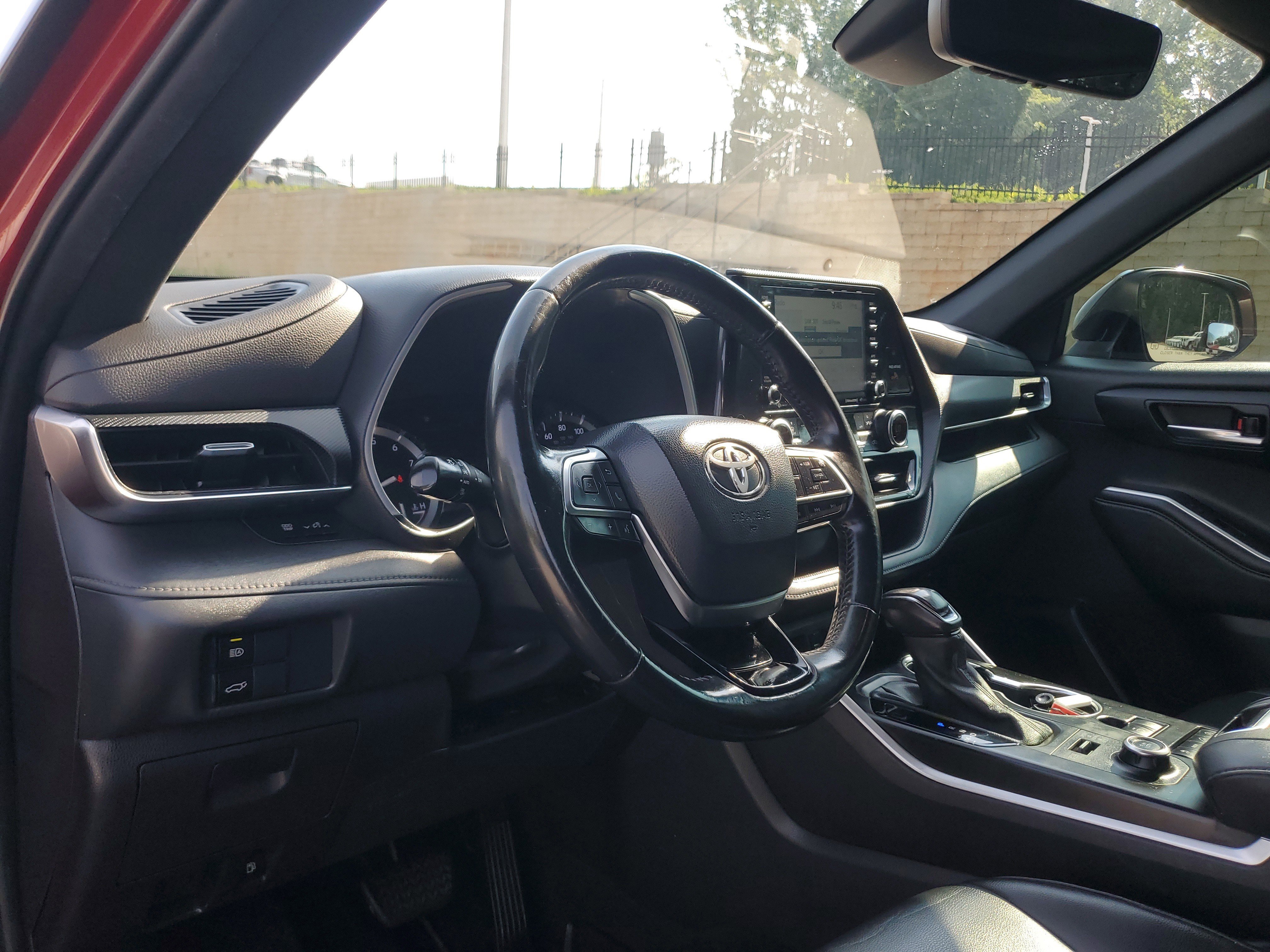 Used 2021 Toyota Highlander XSE AWD/4WD image 17