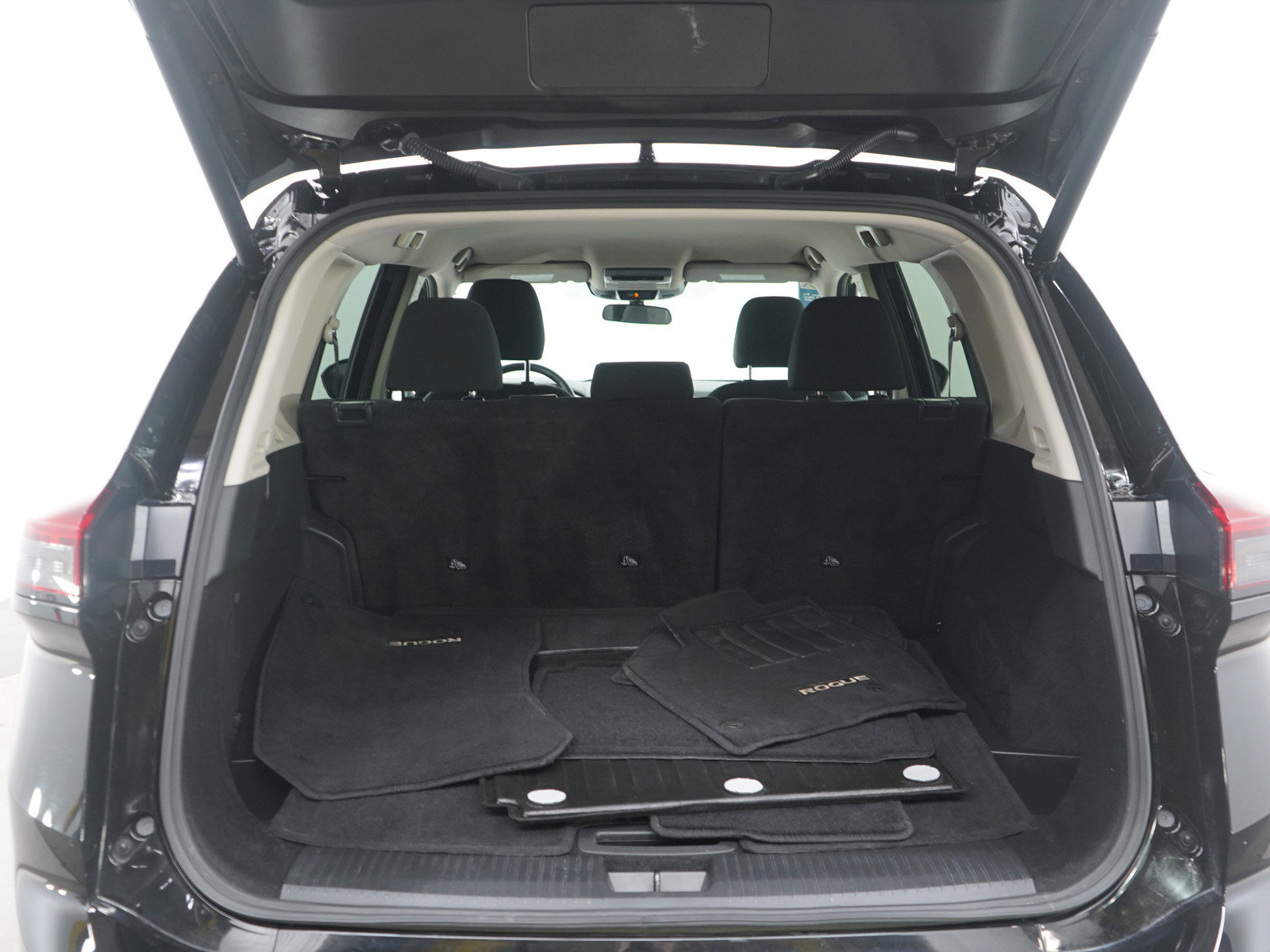 Used 2025 Nissan Rogue SV AWD/4WD image 16