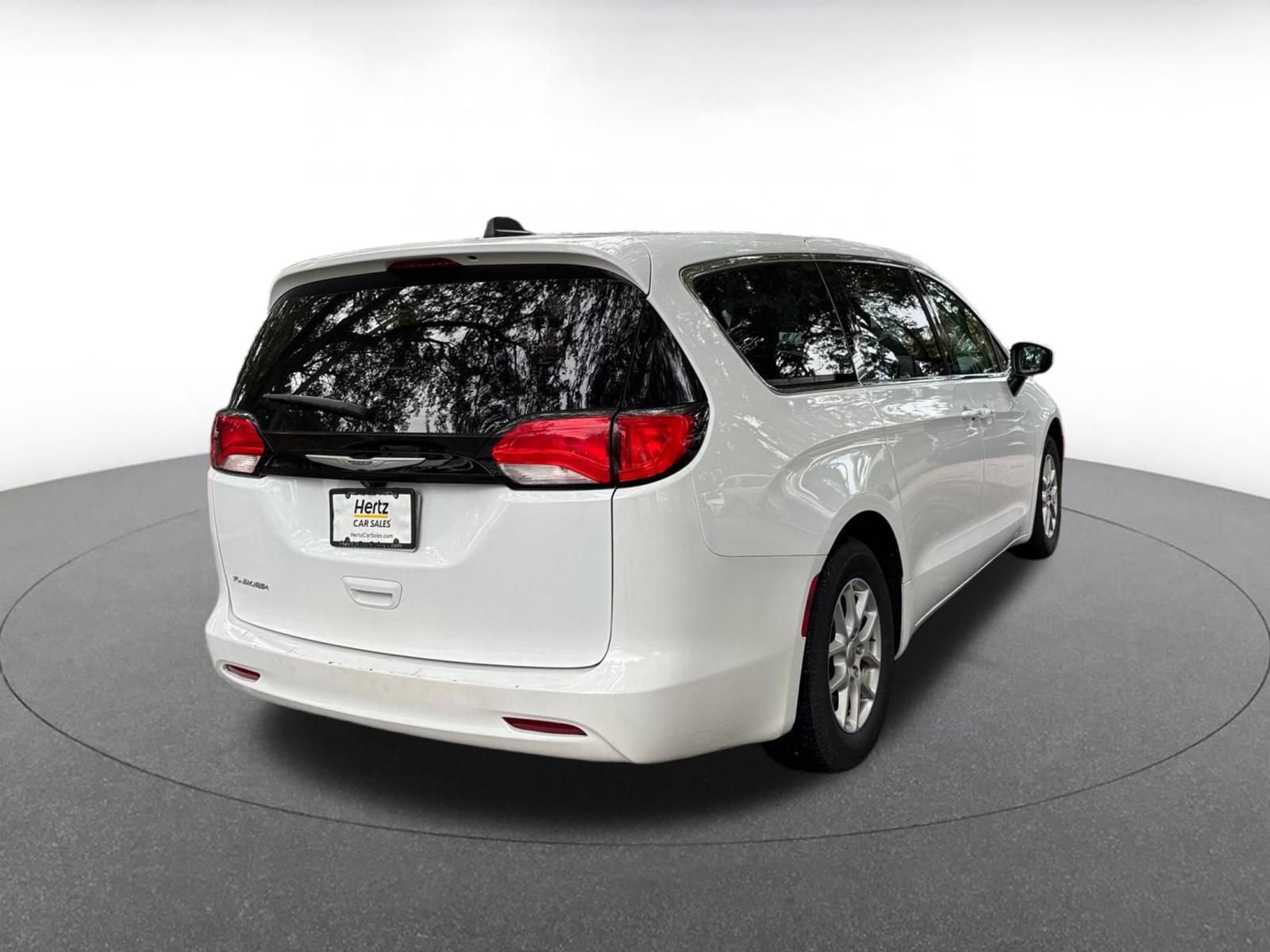 Used 2023 Chrysler Voyager LX FWD image 11