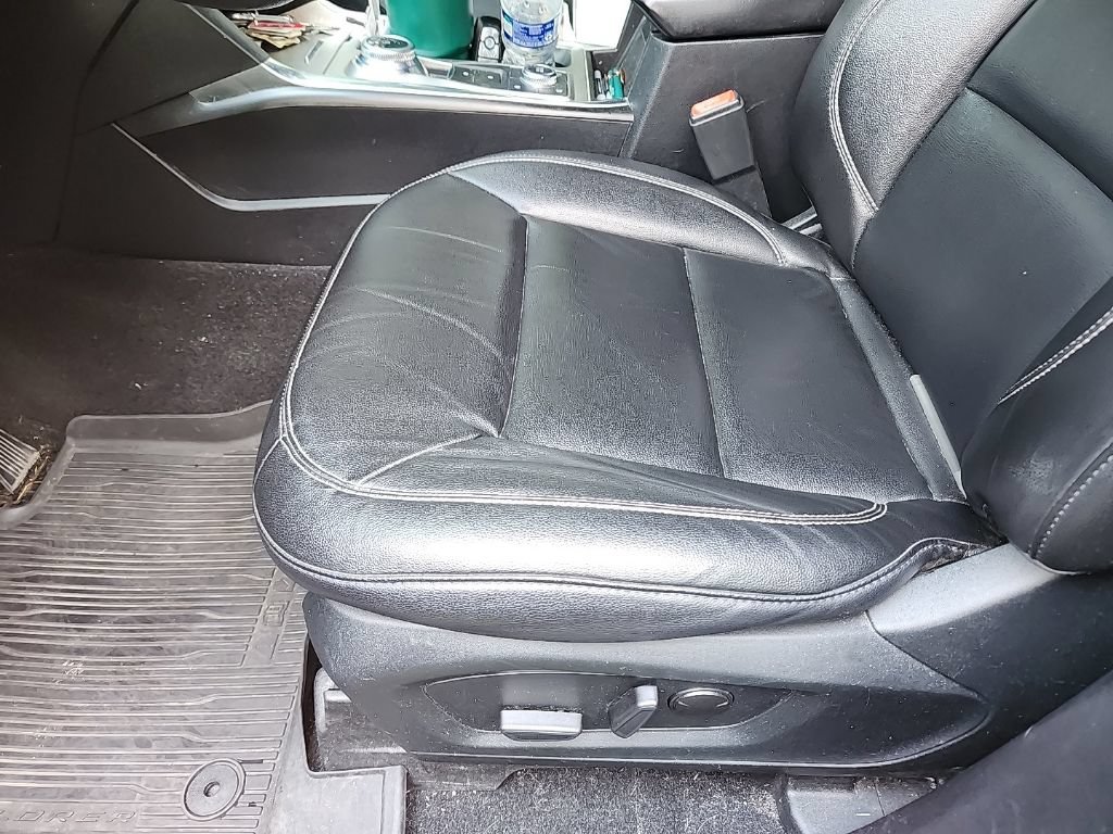 Used 2020 Ford Explorer XLT w/ Equipment Group 202A AWD/4WD image 7