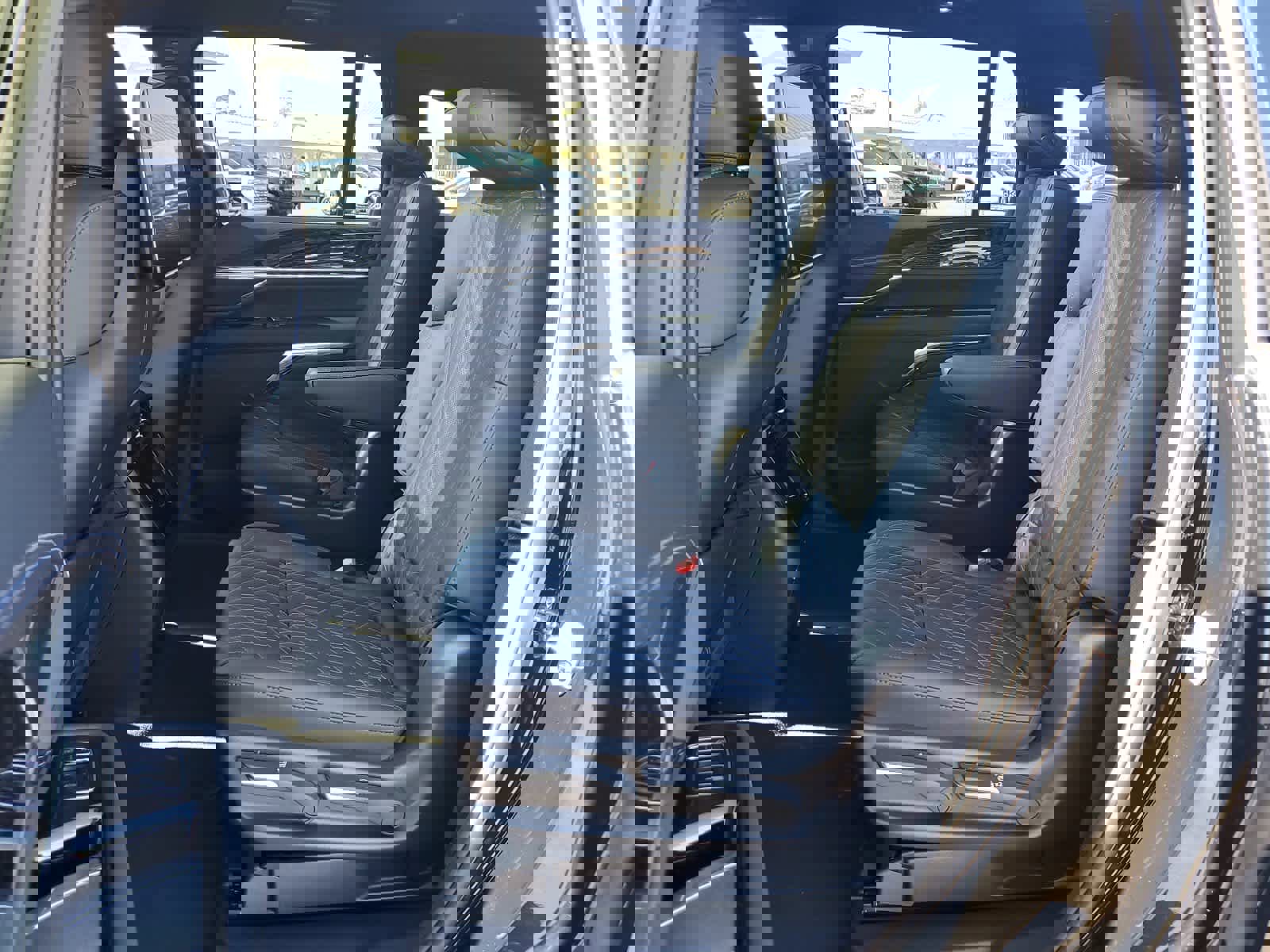 New 2025 Cadillac Escalade IQ Luxury 1 w/ LPO, Radiant Package image 17