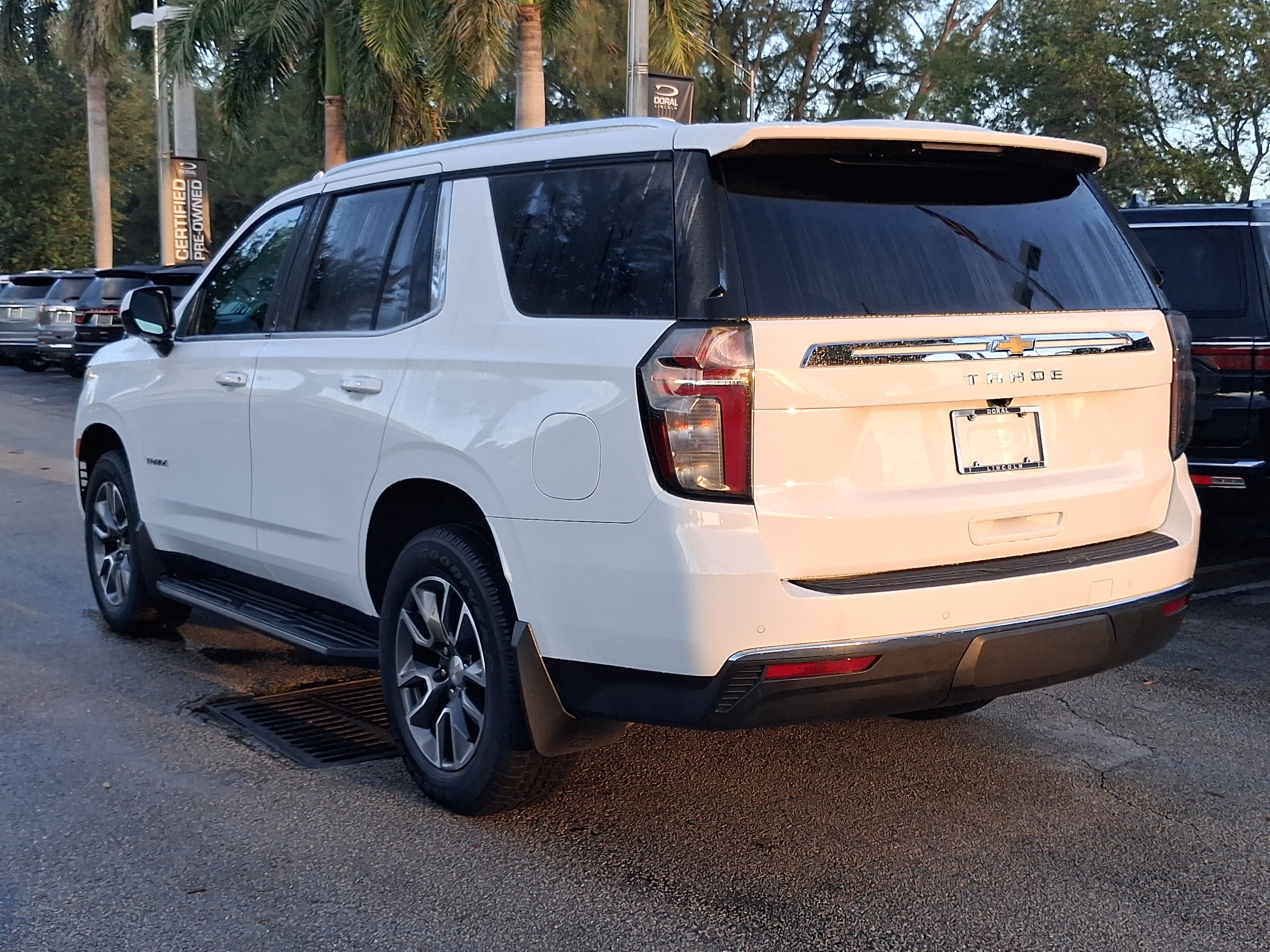 Used 2021 Chevrolet Tahoe LS RWD image 3