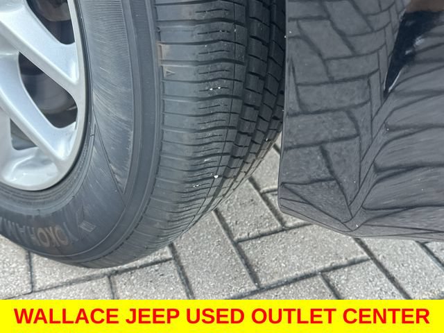 Used 2025 Chrysler Pacifica Select FWD image 15