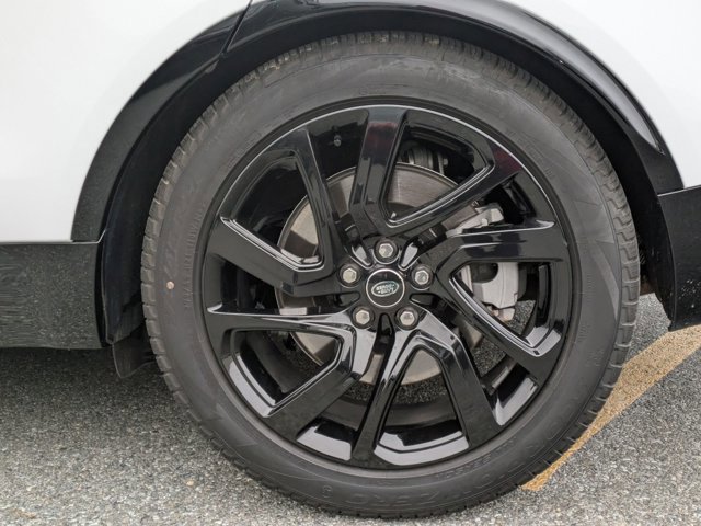 Used 2025 Land Rover Discovery Dynamic SE image 27