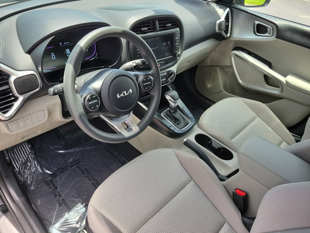 Used 2025 Kia Soul LX w/ LX Technology Package FWD image 20