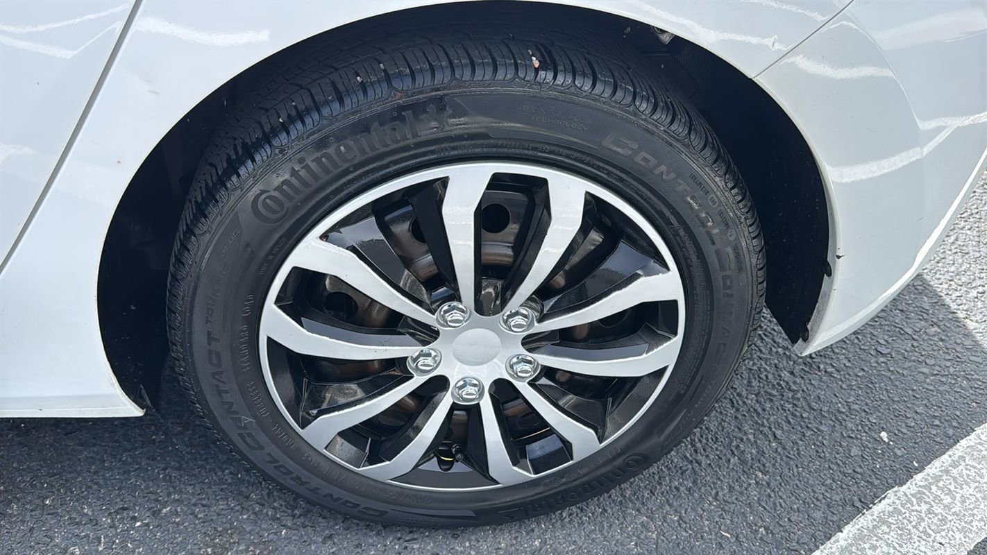 Used 2017 Hyundai Elantra GT image 19