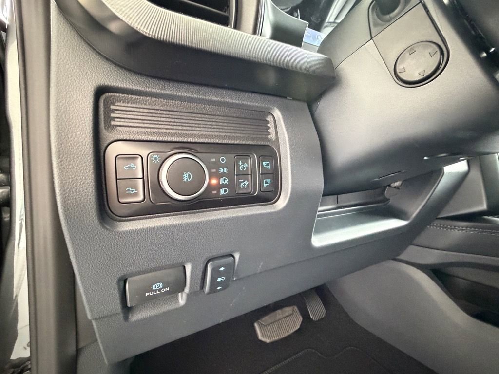 New 2026 Ford F350 Platinum w/ FX4 Off-Road Package image 9