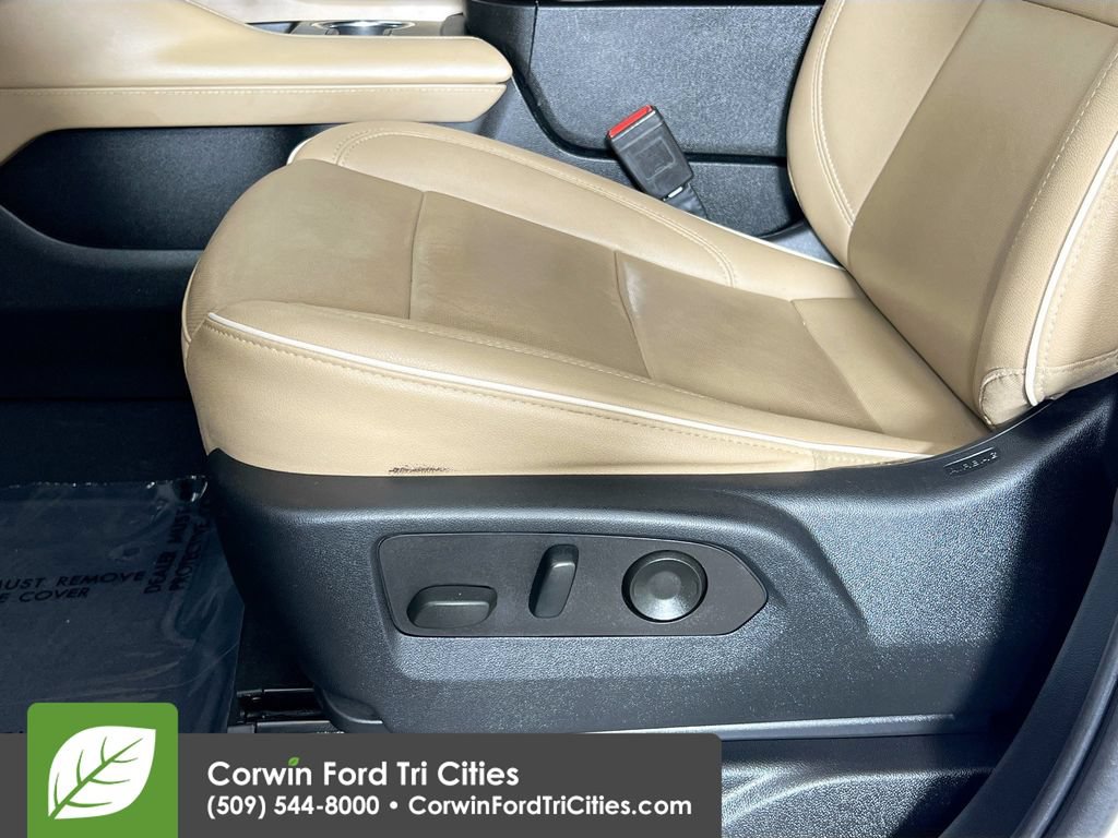Used 2022 Chevrolet Suburban Premier AWD/4WD image 24