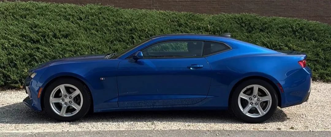 Used 2018 Chevrolet Camaro LT RWD image 2