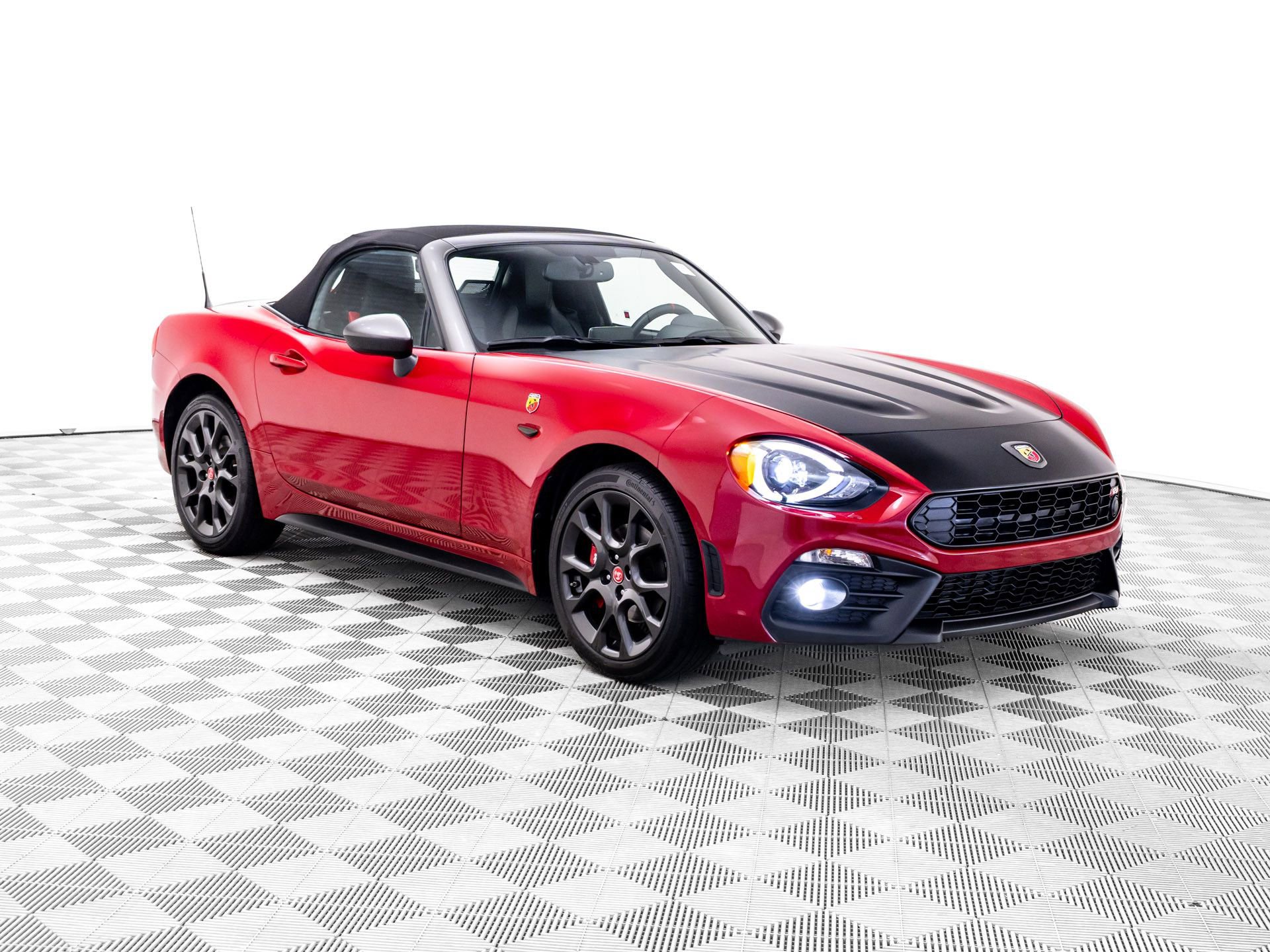 Used 2018 FIAT 124 Spider Abarth w/ Convenience Group RWD image 8