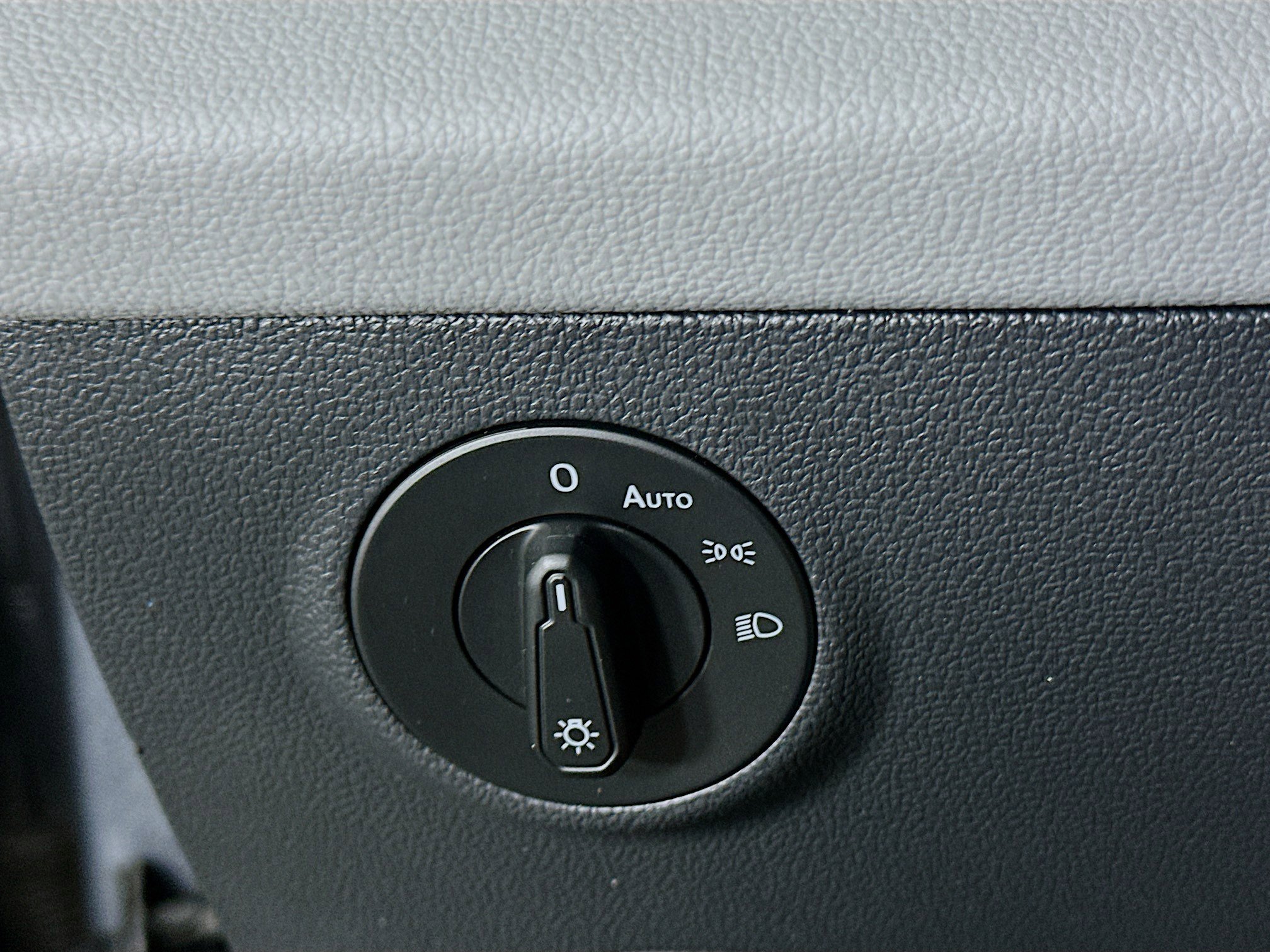 Used 2023 Volkswagen Taos SE image 16