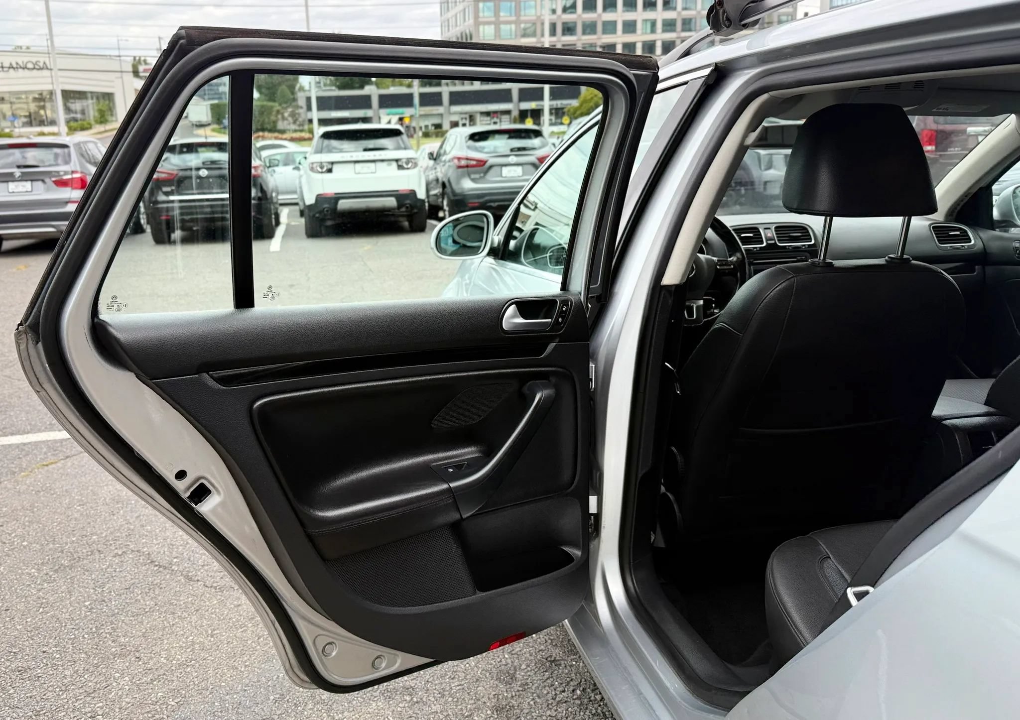 Used 2014 Volkswagen Jetta TDI FWD image 25
