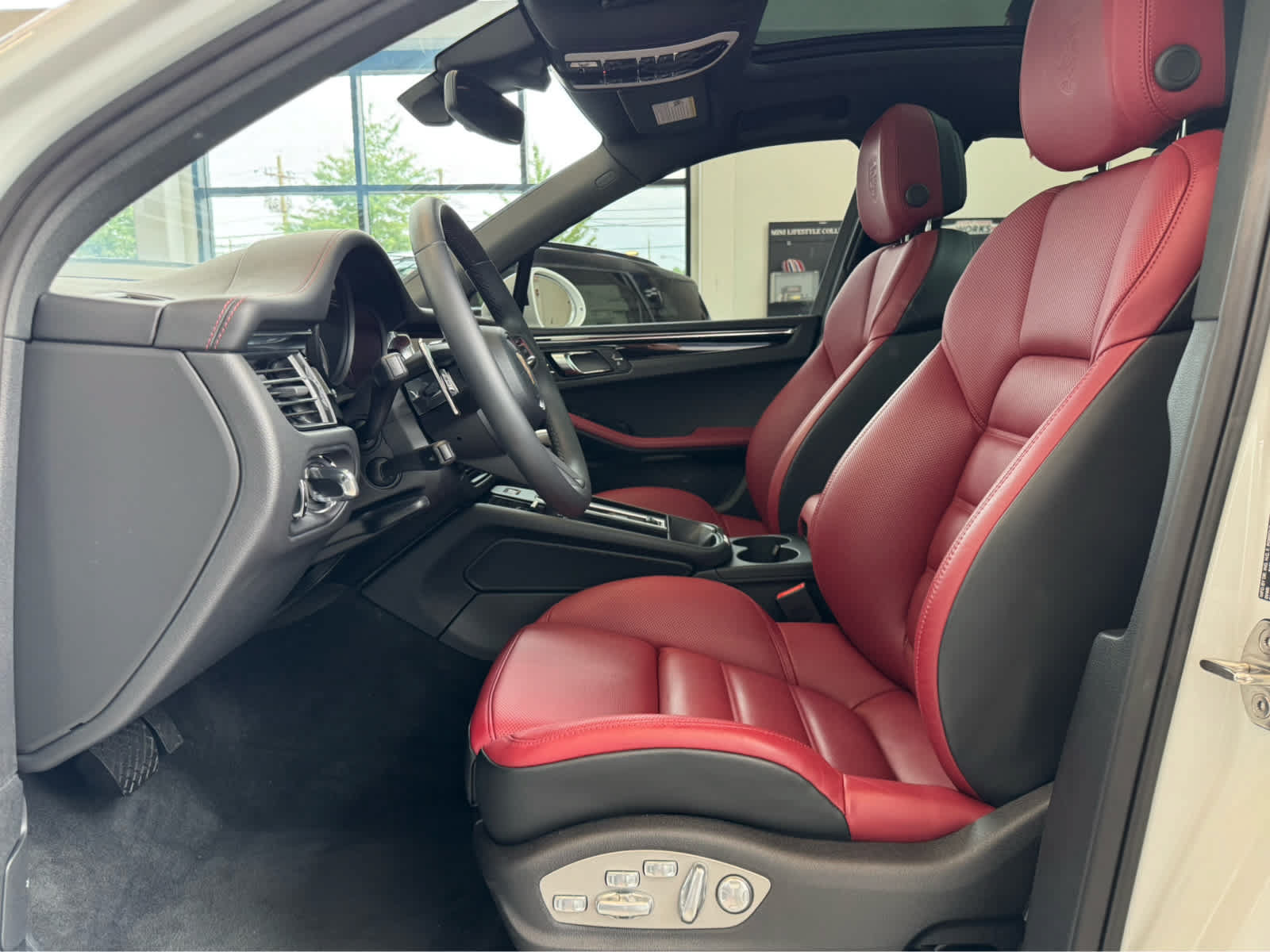 Used 2026 Porsche Macan S AWD/4WD image 11