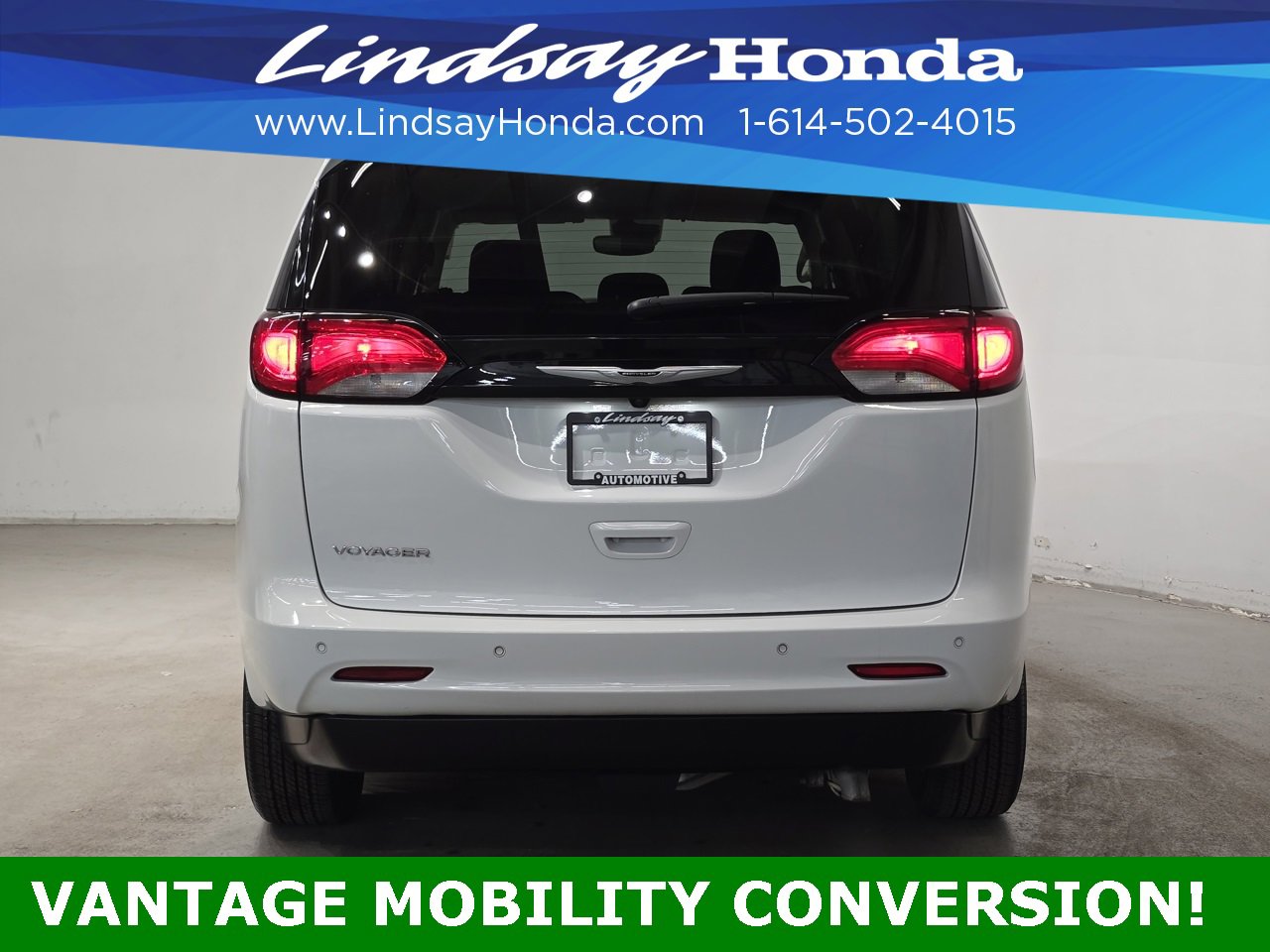 Used 2022 Chrysler Voyager LX image 5