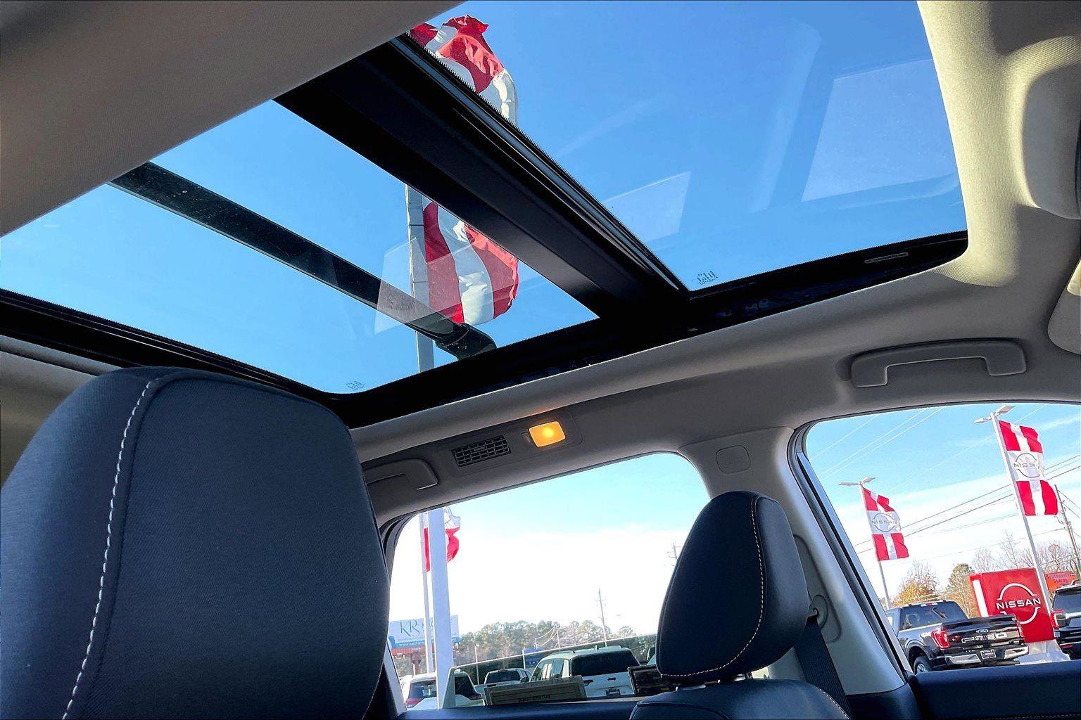 Used 2025 Nissan Pathfinder SV w/ SV Premium Package image 22