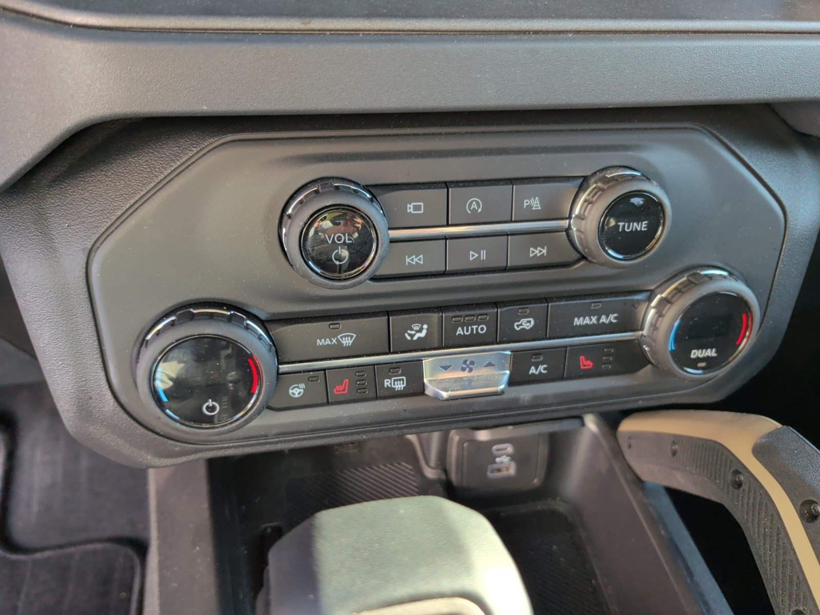 Certified 2025 Ford Bronco Badlands AWD/4WD image 12