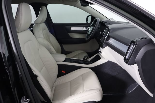Used 2022 Volvo XC40 T5 Momentum AWD/4WD image 17