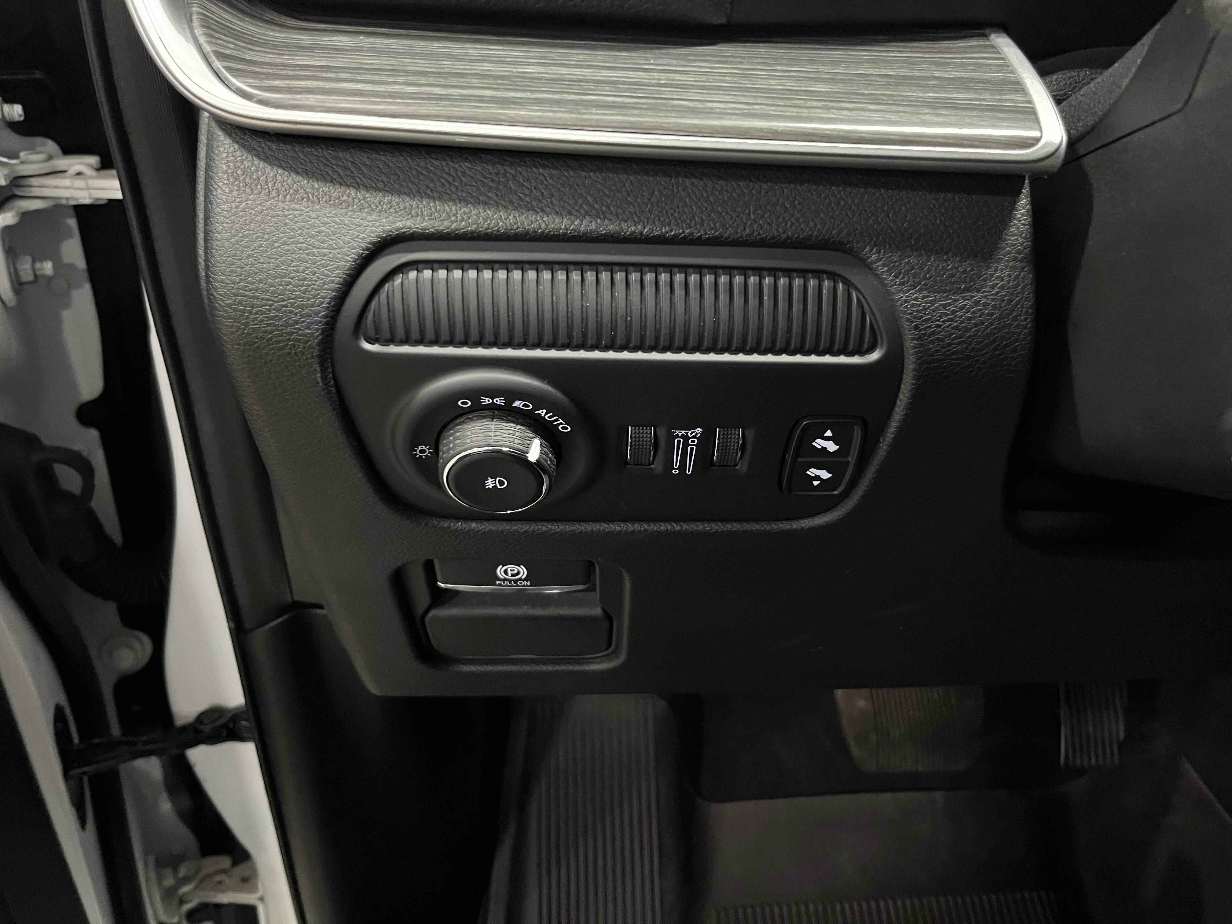 Certified 2024 Jeep Wagoneer Series III image 21