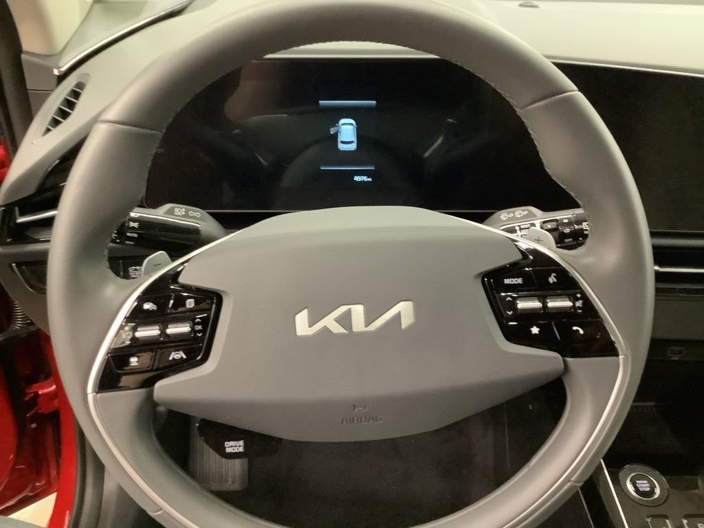 Certified 2025 Kia Niro EX FWD image 8