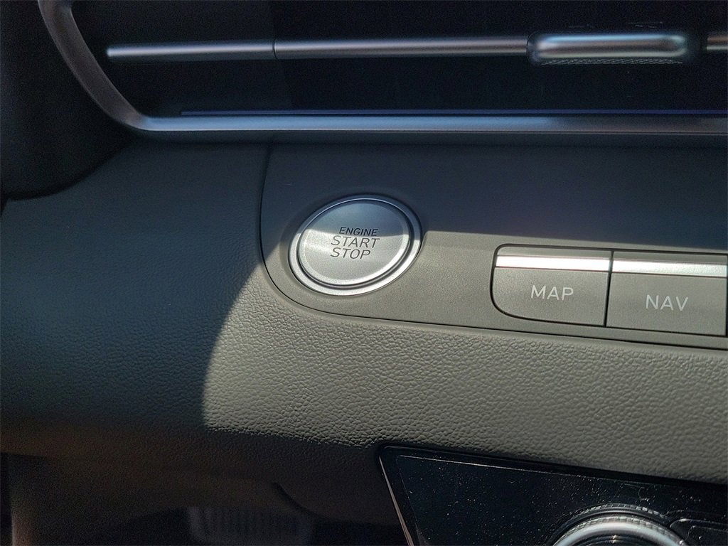 Used 2025 Hyundai Elantra SEL image 24