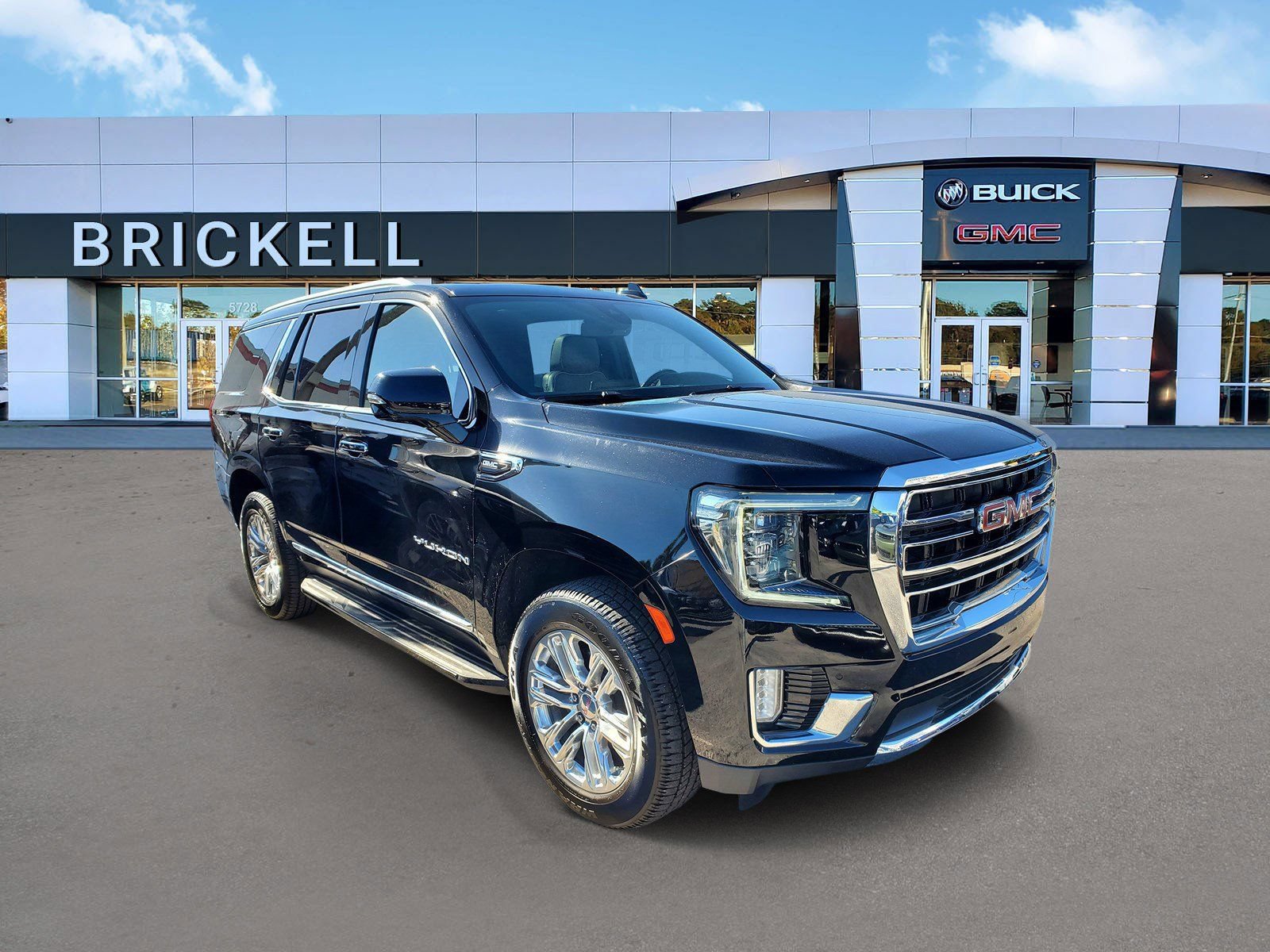 Used 2021 GMC Yukon SLT w/ SLT Premium Package AWD/4WD image 2