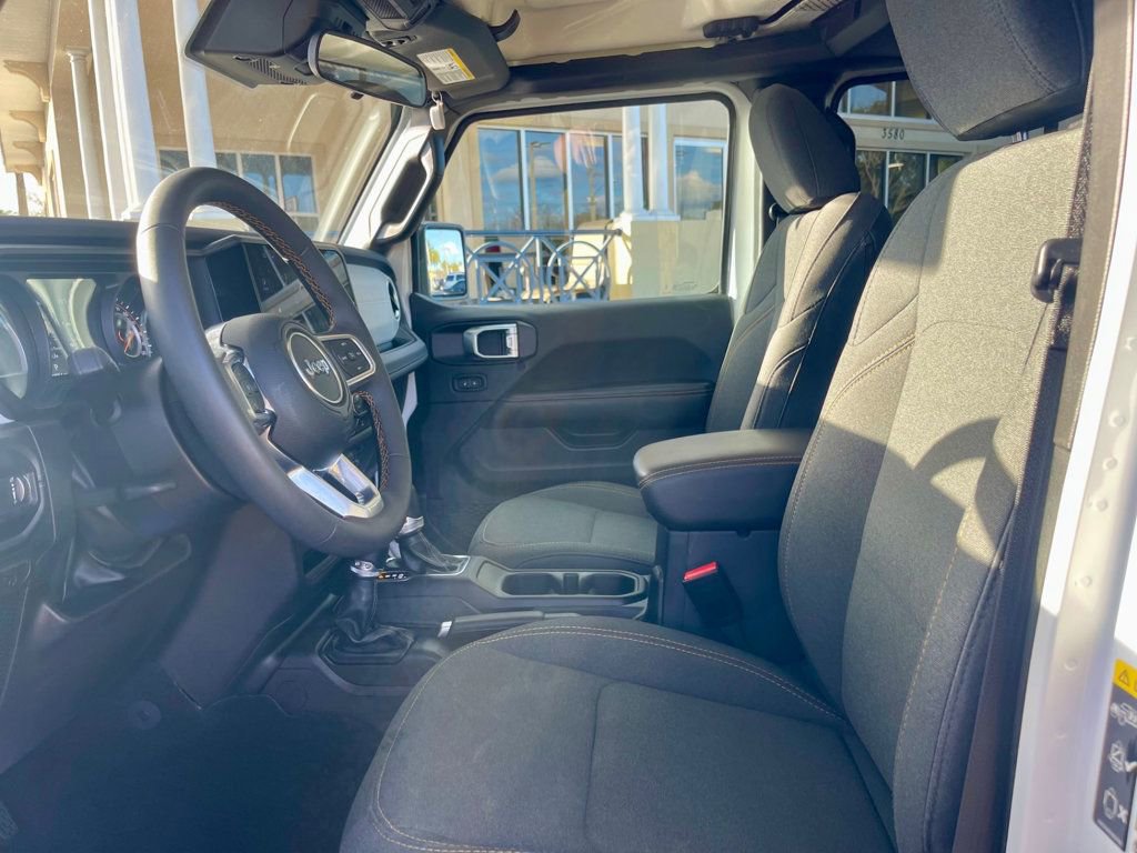 Used 2025 Jeep Wrangler Unlimited Sahara image 11