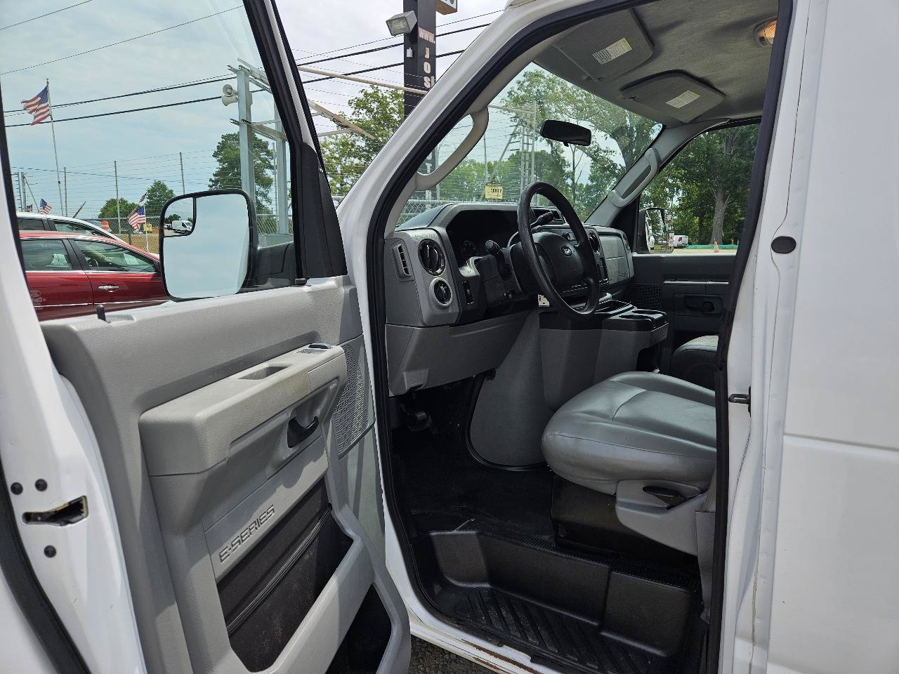 Used 2012 Ford E-250 and Econoline 250 w/ PWR Group RWD image 9