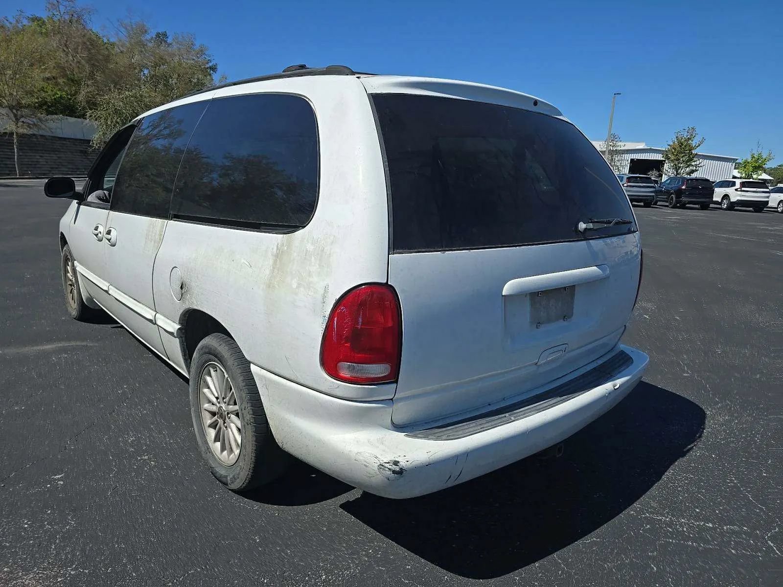 Used 2000 Chrysler Town & Country LX FWD image 2