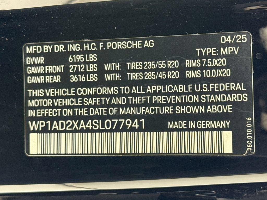 Certified 2025 Porsche Macan Electric RWD image 33