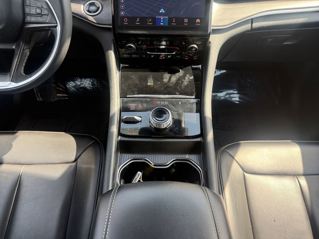 Used 2023 Jeep Grand Cherokee L Limited image 15