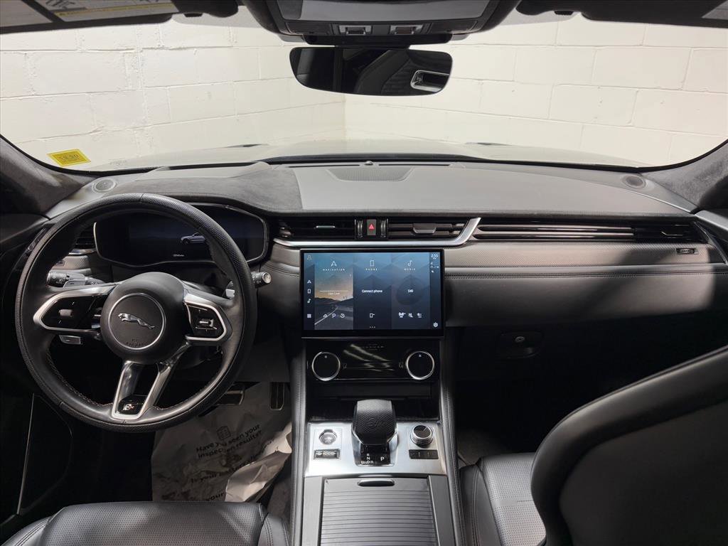 Used 2023 Jaguar F-PACE SVR image 34