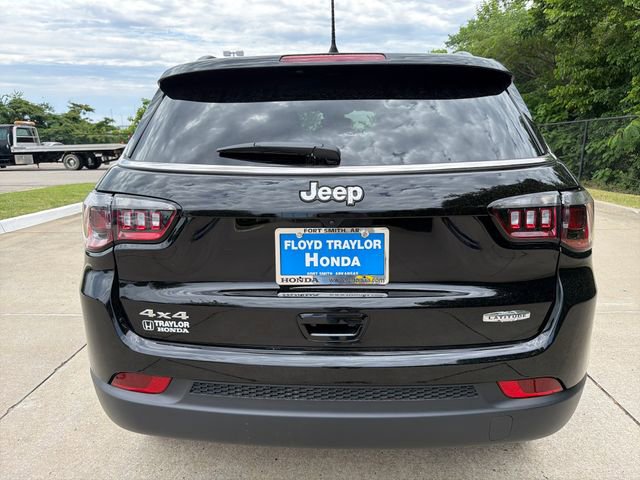 Used 2025 Jeep Compass Latitude AWD/4WD image 4