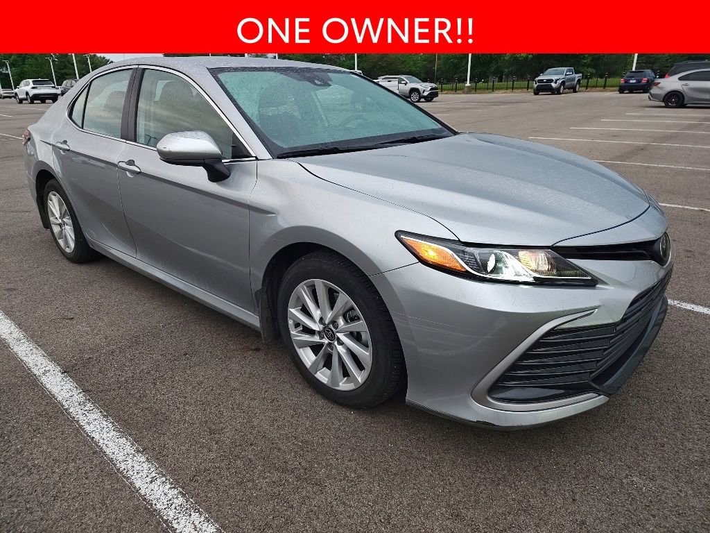 Used 2023 Toyota Camry LE FWD image 3