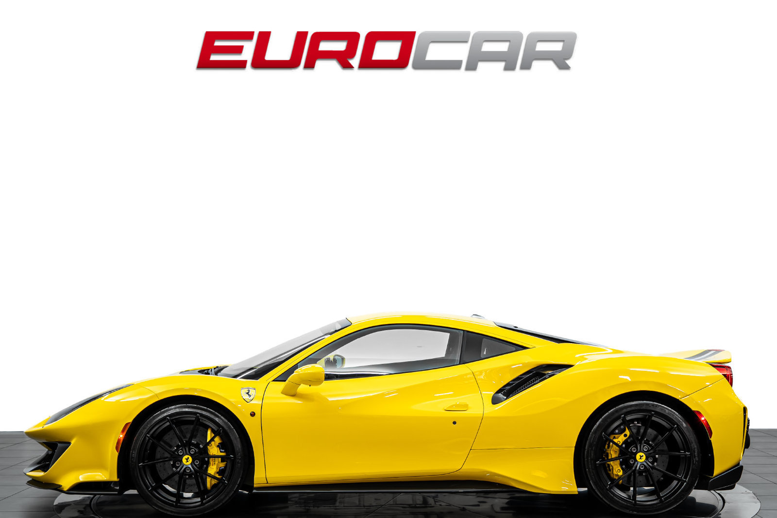 Used 2020 Ferrari 488 Pista Coupe RWD image 2