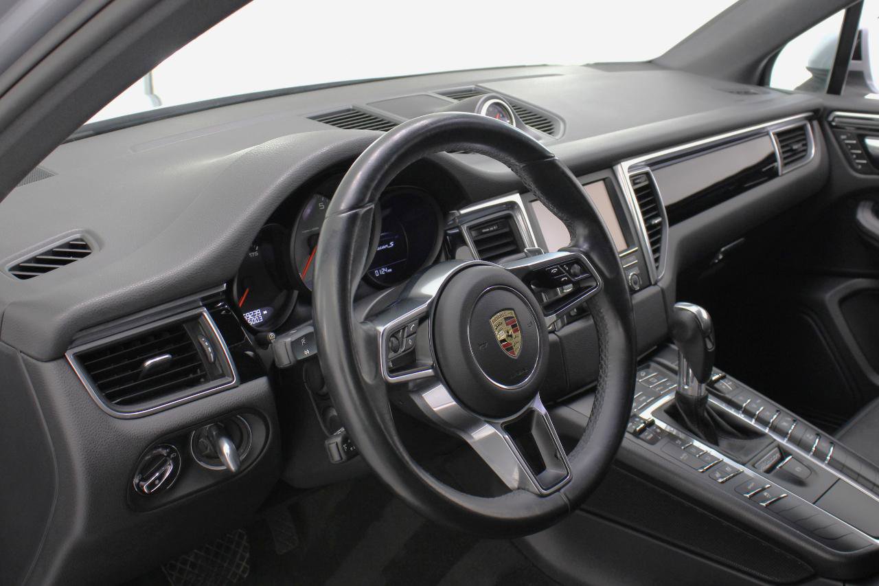 Used 2016 Porsche Macan S image 30