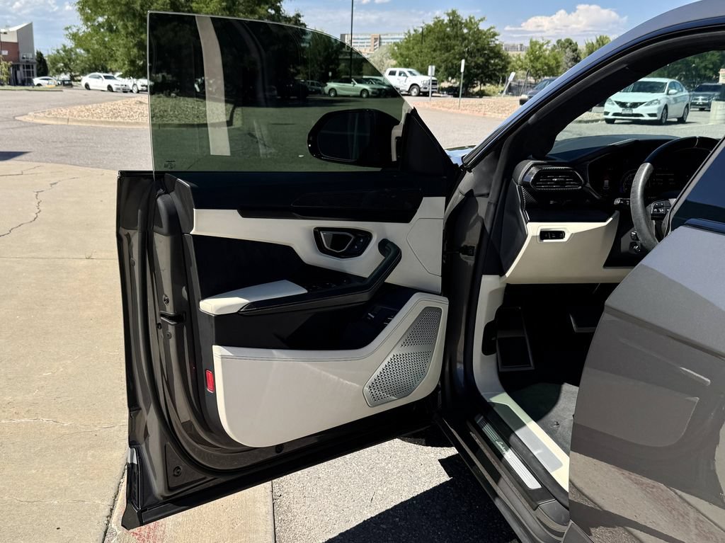 Used 2021 Lamborghini Urus AWD/4WD image 18