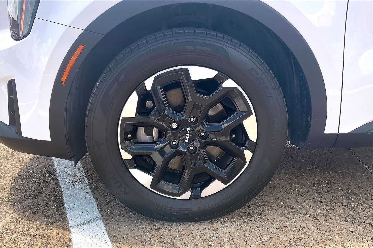 Certified 2025 Kia Sorento S FWD image 7