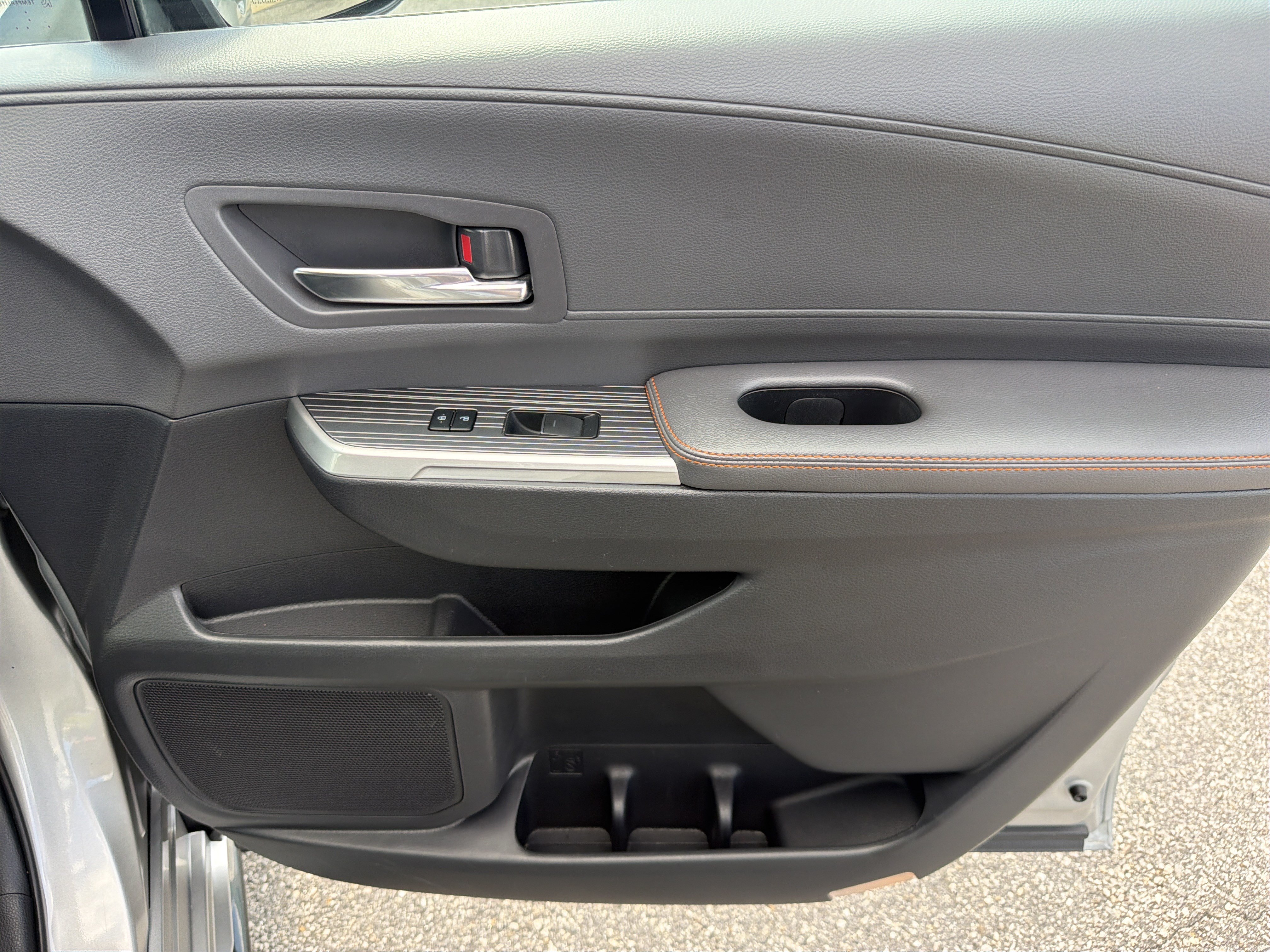 Used 2022 Toyota Sienna XSE FWD image 23
