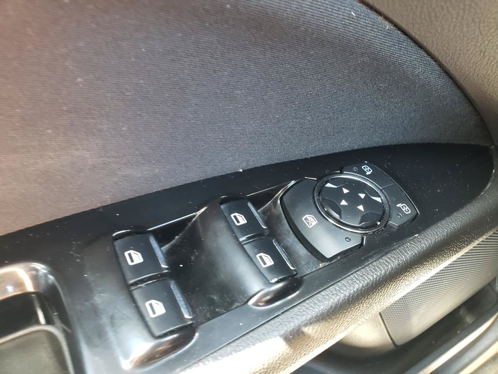 Used 2015 Ford Fusion SE FWD image 19