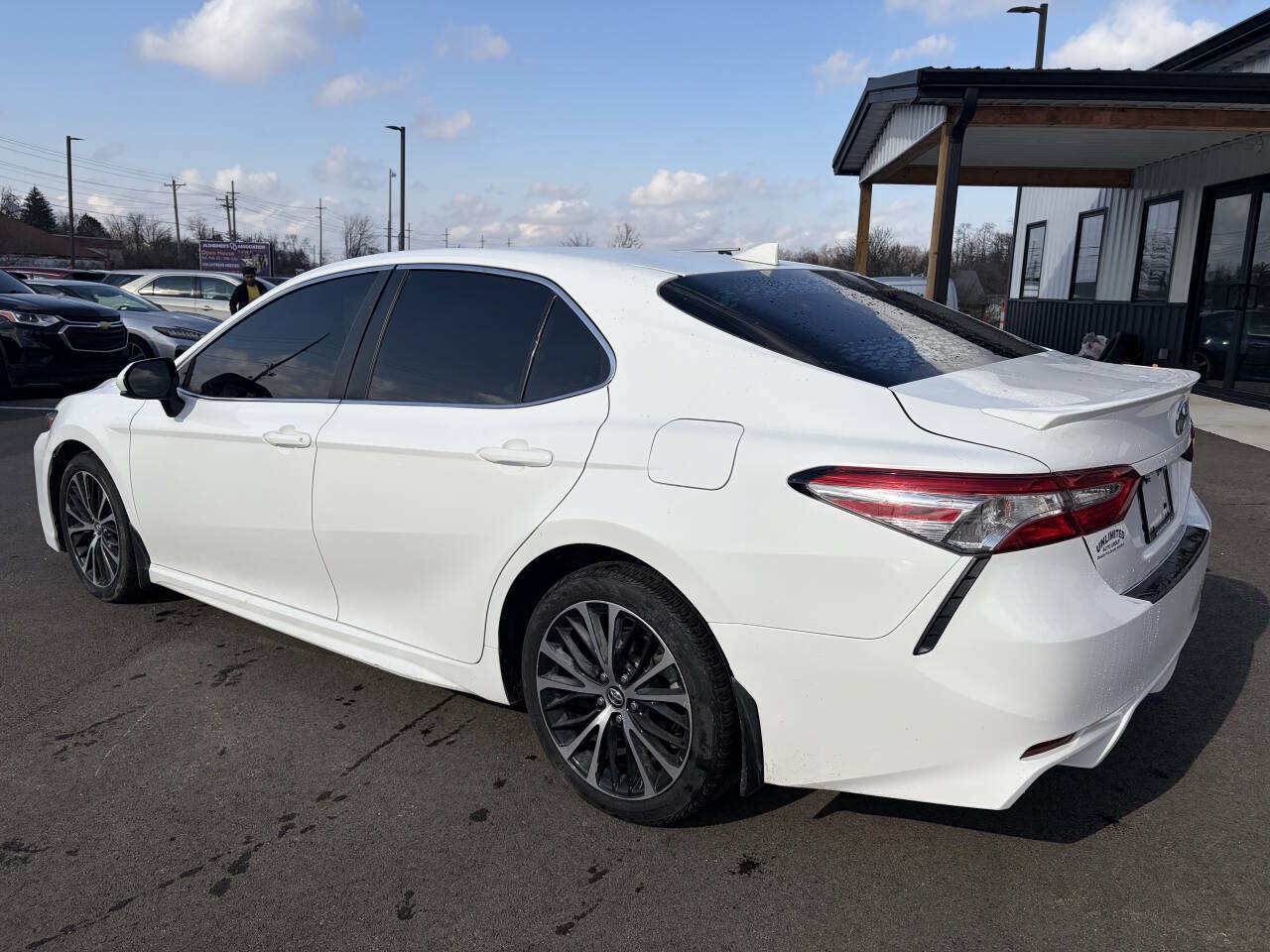 Used 2020 Toyota Camry SE FWD image 11