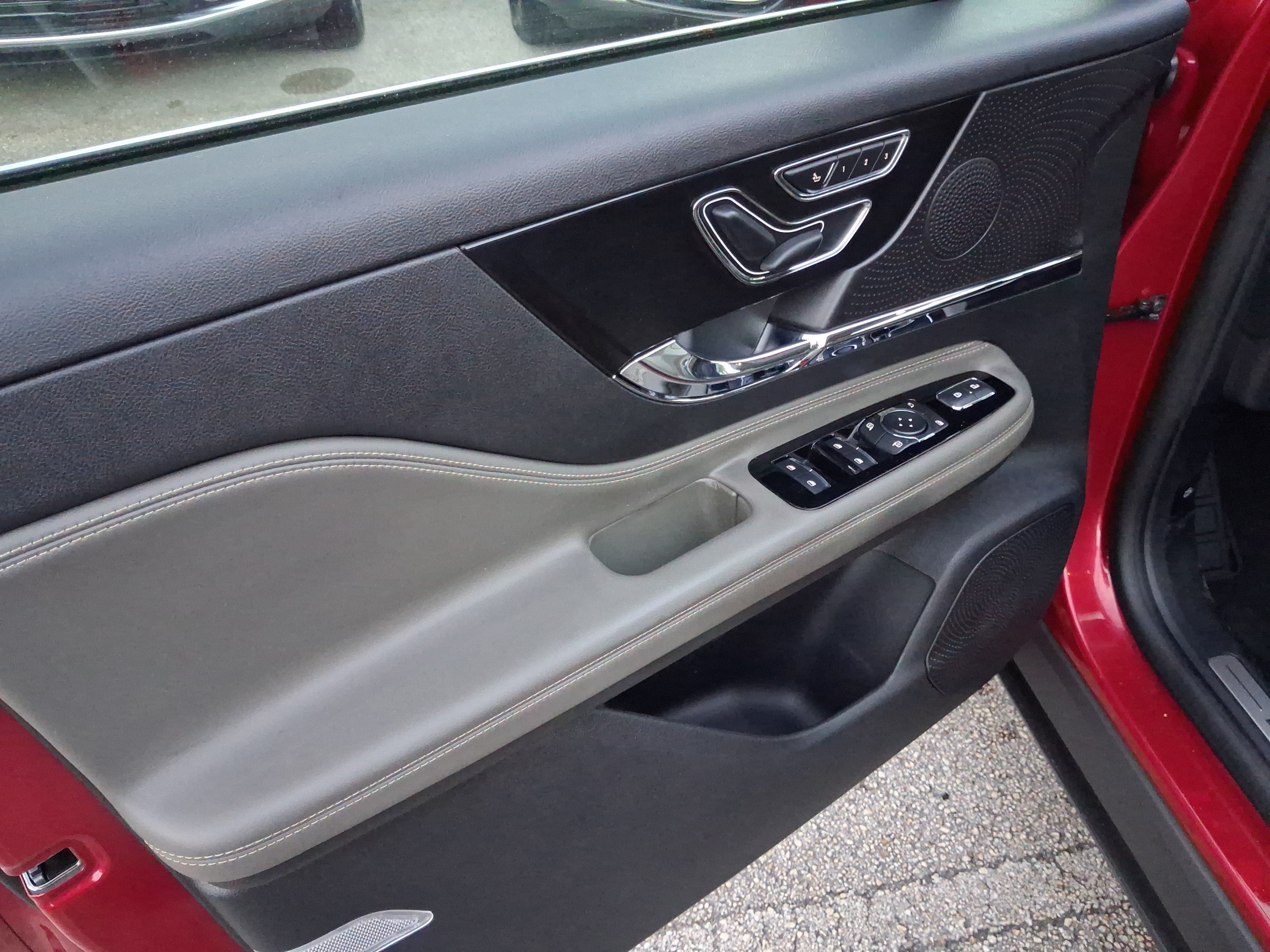 Certified 2024 Lincoln Corsair FWD image 13