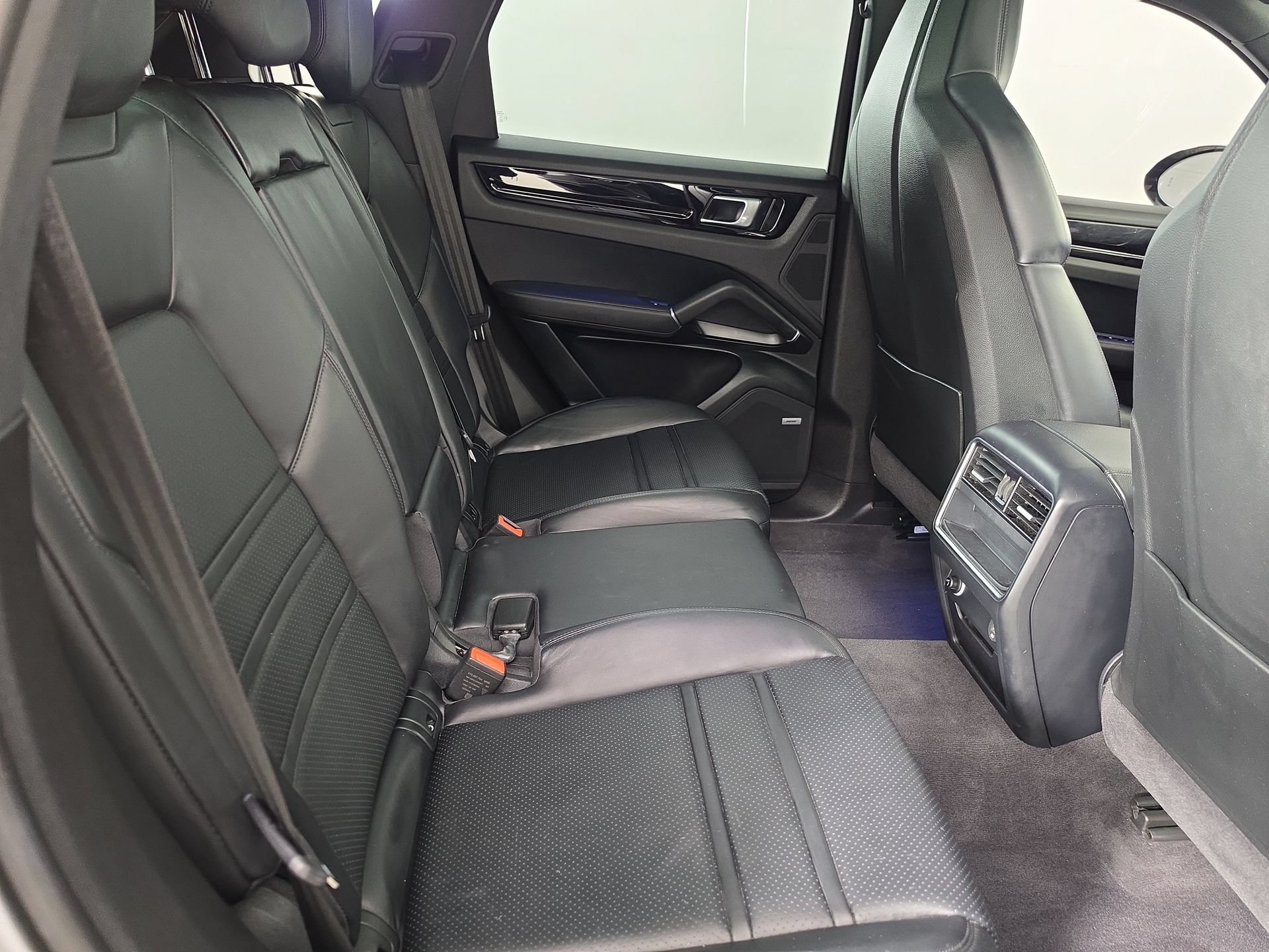Used 2019 Porsche Cayenne E-Hybrid AWD/4WD image 46