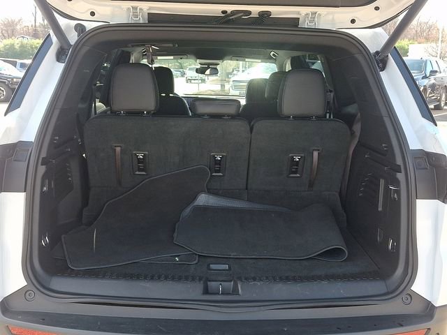 Used 2025 Buick Enclave Preferred AWD/4WD image 32