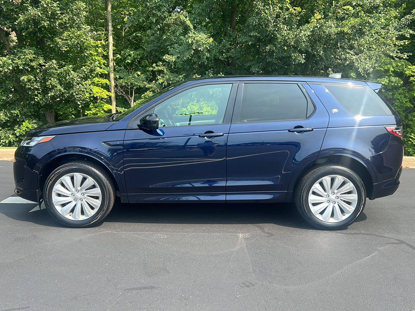Used 2022 Land Rover Discovery Sport S R-Dynamic AWD/4WD image 2