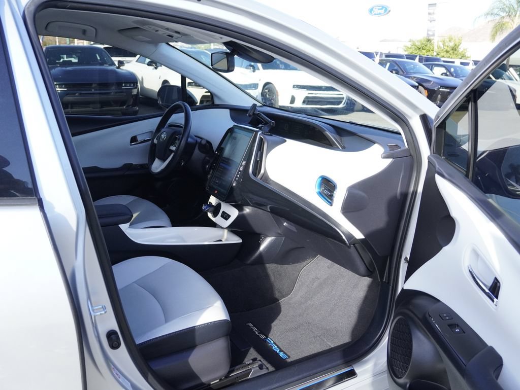 Used 2017 Toyota Prius Prime Advanced w/ Carpet Mat Package FWD image 29