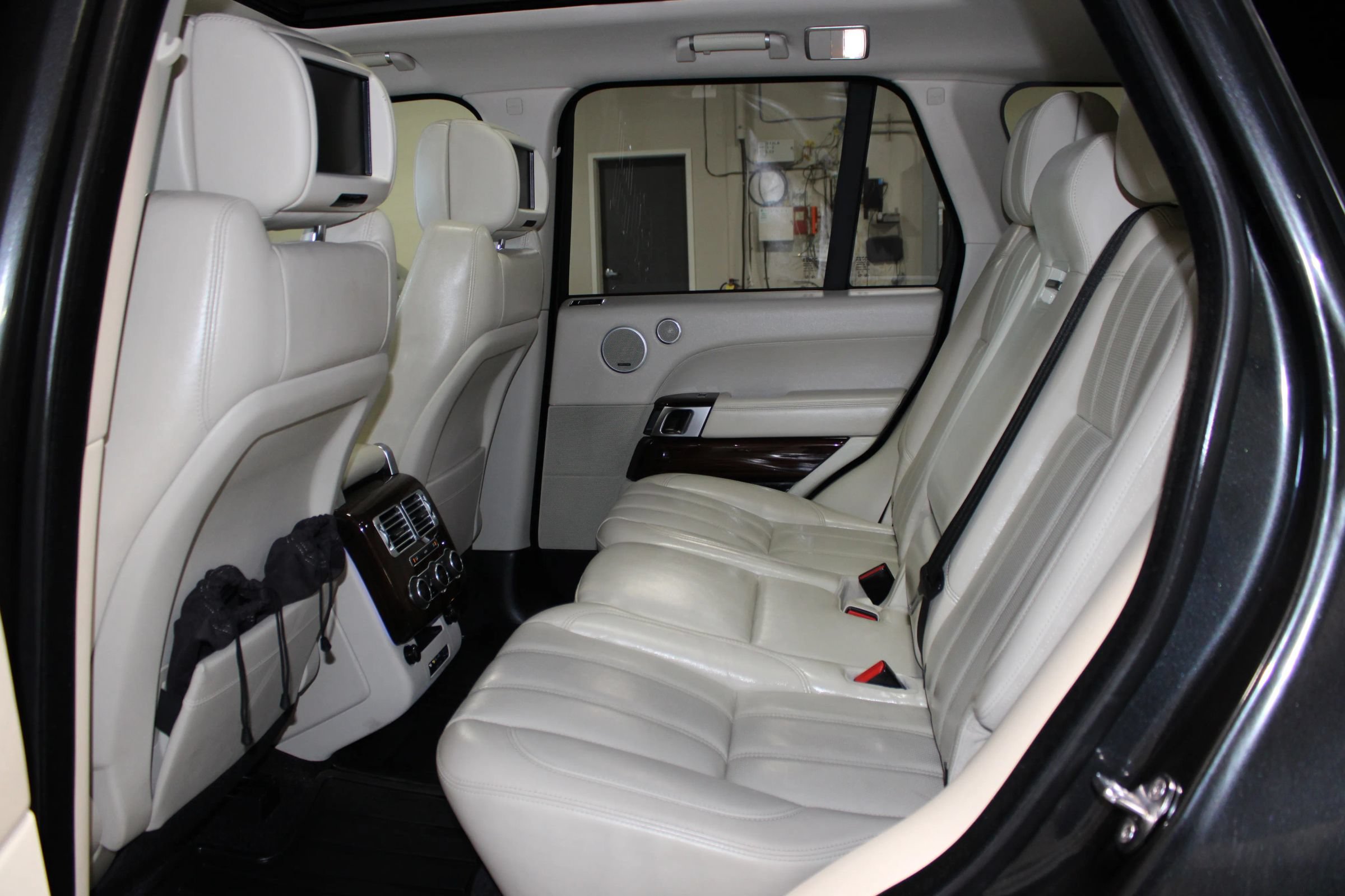 Used 2014 Land Rover Range Rover Supercharged AWD/4WD image 31