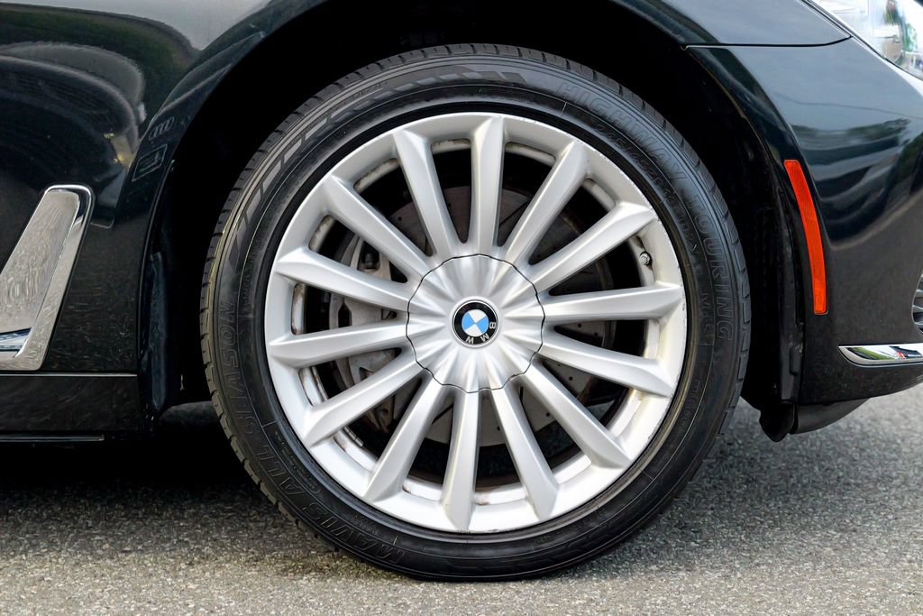 Used 2018 BMW 740i xDrive AWD/4WD image 12