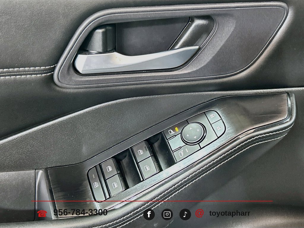 Used 2023 Nissan Rogue SV w/ SV Premium B Package FWD image 16